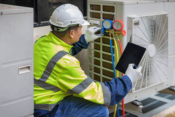 Professional Hvac technician working in Springfield, FL